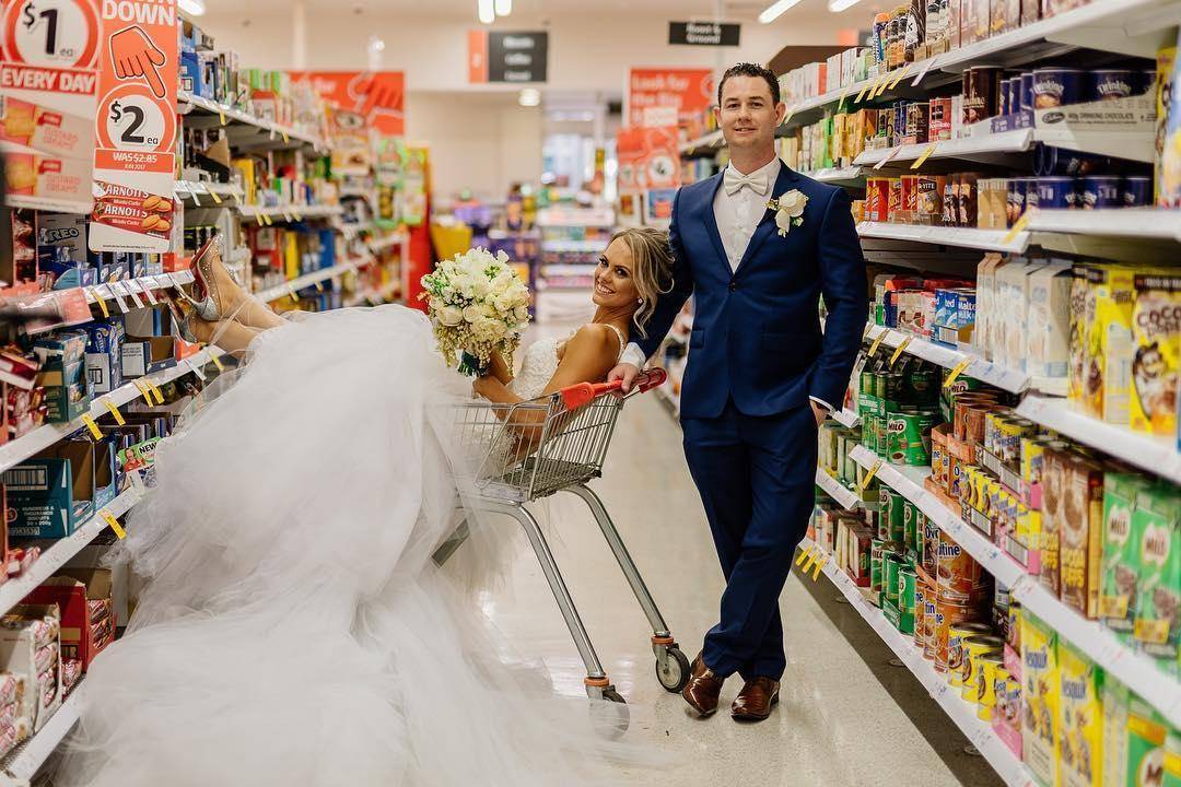 Couple Has Wedding Photoshoot In Supermarket Where They Met