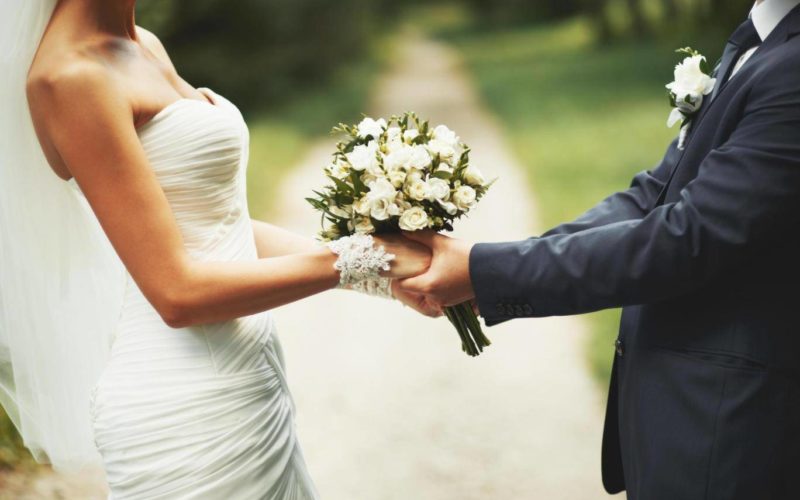 Newlyweds more likely to gain weight, scientists find