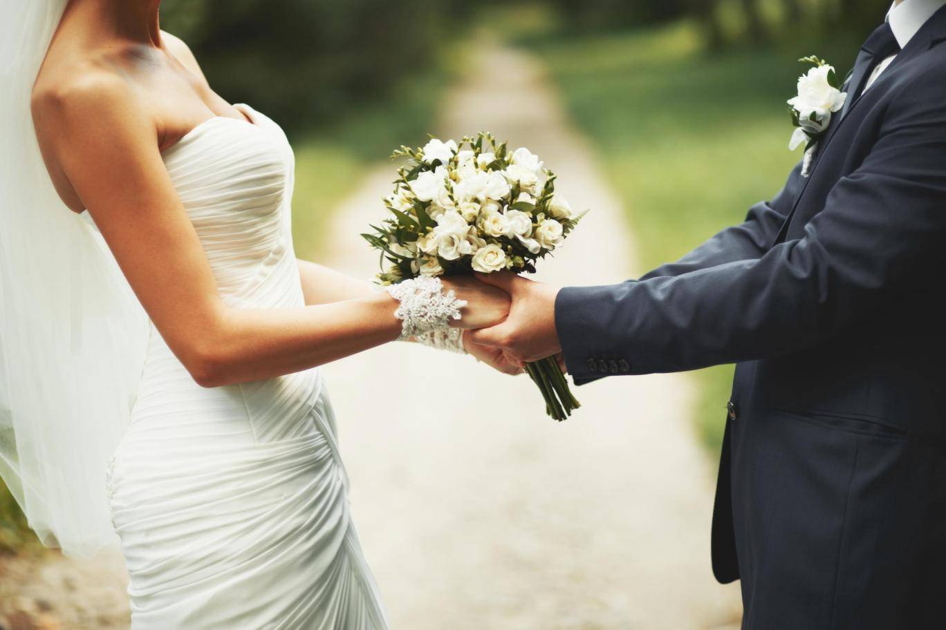 Newlyweds more likely to gain weight, scientists find